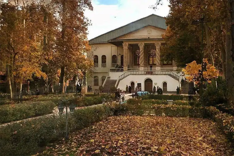 مکان های دیدنی تهران در فصل پاییز باغ موزه فردوس