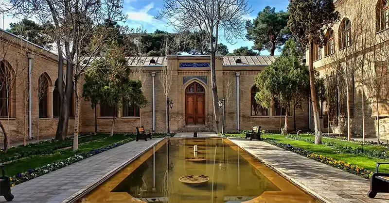 مکان های دیدنی تهران در فصل پاییز موزه نگارستان