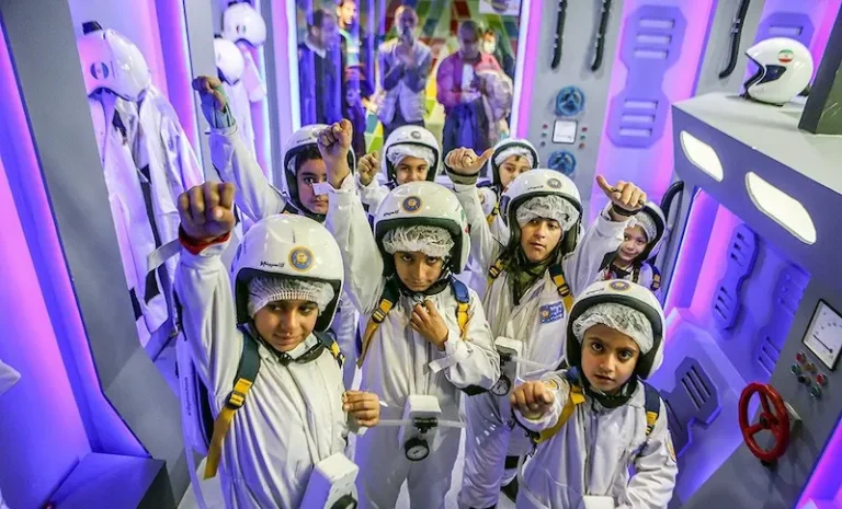 بچه ها در کاربازیا یا شهر مشاغل