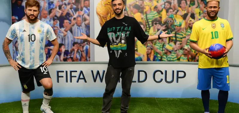 کارت سازمانی 60 کنار مسی و بازیکن فوتبال